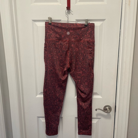 Daisy Fuentes Burgundy Patterned Leggings - Picture 5 of 5